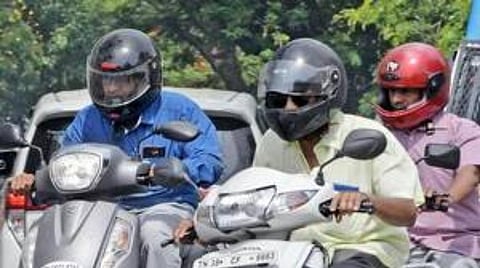 சாலை வீதிமீறல்களுக்கு அபராதம் வசூலிக்க பிரத்யேக ‘சாப்ட்வேர்’﻿- ﻿ஹெல்மெட் அணிபவர்கள் எண்ணிக்கை அதிகரிப்பு﻿