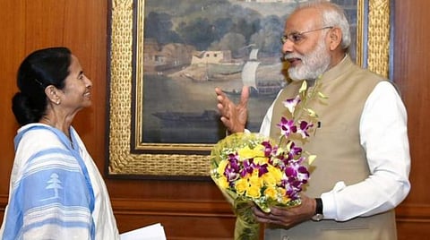 பிரதமர் மோடியுடன், மே. வங்க முதல்வர் மம்தா பானர்ஜி : கோப்புப்படம்