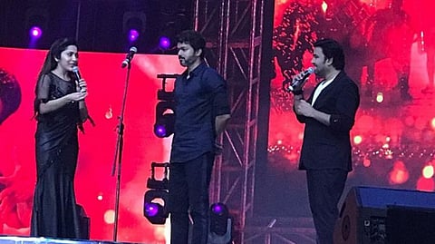 படக்குழுவினருக்குப் புகழாரம்; அரசியல்வாதிகளுக்கு குட்டு: ரசிகர்களுக்கு அட்வைஸ் - பிகில்’ விழாவில் விஜய்யின் முழுமையான பேச்சு