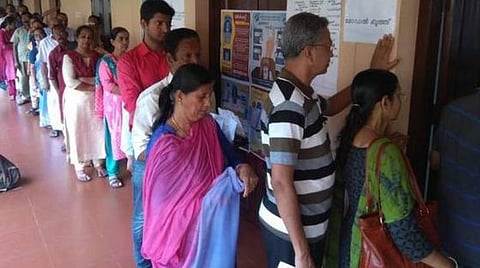 பாலா தொகுதியில் மக்கள் ஆர்வத்துடன் வாக்களித்த வரும் காட்சி