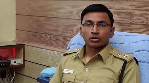 போலீஸ் வாகனச் சோதனையில் இளம்பெண் கால்கள் மீது லாரி ஏறி நசுங்கிய விவகாரம்: திருவள்ளூர் எஸ்.பி.க்கு மனித உரிமை ஆணையம் நோட்டீஸ்