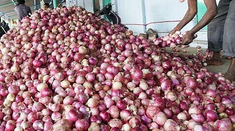 விலை தொடர்ந்து அதிகரித்தால் வெங்காயத்தை கொள்முதல் செய்து அரசே குறைந்த விலையில் விற்கும்: அமைச்சர்கள் செல்லூர் ராஜூ, காமராஜ் உறுதி 