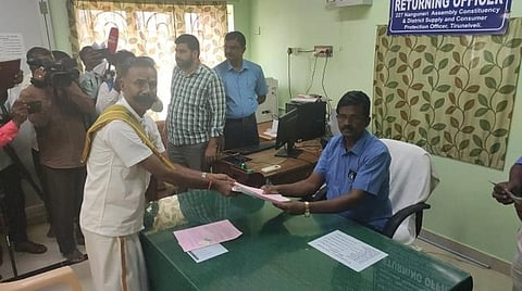 நாங்குநேரி இடைத்தேர்தல் 2-வது நாள் வேட்புமனு தாக்கல் நிறைவு: தேர்தல் மன்னன் பத்மராஜன் மட்டுமே மனு 