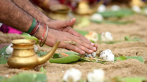 பாவமும் தோஷமும் போக்கும் மகாளய பட்ச அமாவாசை; நாளை மறக்காமல் செய்யுங்கள் பித்ருக்கடன்!