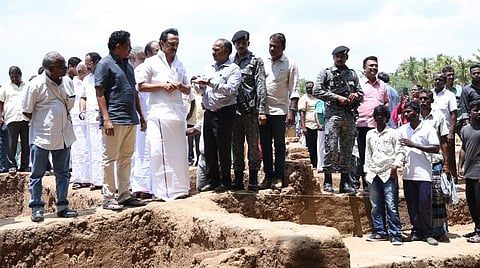 கீழடியில் உலகத்தரம் வாய்ந்த அருங்காட்சியகம் அமைக்கவேண்டும்: ஆய்வுக்குப்பின் ஸ்டாலின் பேட்டி