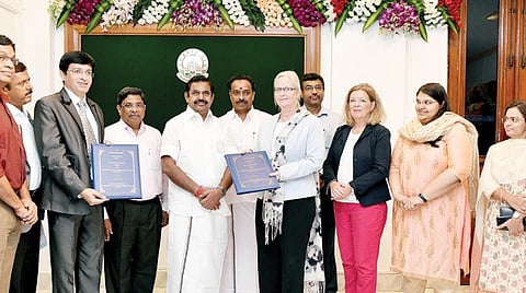 ஜெர்மன் வளர்ச்சி வங்கி கடனுதவியுடன் தமிழகத்துக்கு ரூ.1,580 கோடியில் 2,713 புதிய நவீன ரக பேருந்து: முதல்வர் பழனிசாமி முன்னிலையில் ஒப்பந்தம் கையெழுத்தானது 