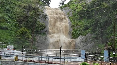 கொடைக்கானலில் கொட்டிய மழை: அருவிகளில் வெள்ளப்பெருக்கு; முழு கொள்ளளவை எட்டிய ஏரி