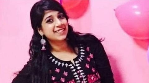 கனவு நனவாகியும் கைகூடாத சோகம்: கனடா செல்வதற்கான தேர்வில் முதல் வகுப்பில் தேர்ச்சி பெற்ற சுபஸ்ரீ - பெற்றோர் கண்ணீர்