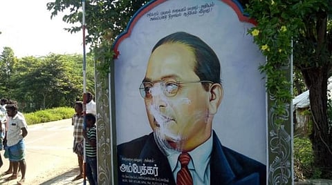 மதுரையில் அம்பேத்கர் சுவர் ஓவியம் சேதம்: போலீஸார் விசாரணை