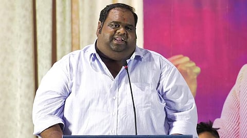 வெறும் 17 தியேட்டர்கள் மட்டும் கொடுத்தால் எப்படி வெளியிடுவது? - ரவீந்தர் சந்திரசேகரன் வேதனை