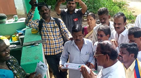 விக்கிரவாண்டி தொகுதியில் பிரச்சாரத்தில் ஈடுபடும் அமைச்சர் பாண்டியராஜன்