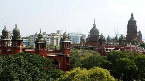 எஸ்சி, எஸ்டி மாணவர்களுக்கான கல்வி உதவித்தொகை: மத்திய, மாநில அரசுகள் பரிசீலிக்க உயர் நீதிமன்றம் உத்தரவு