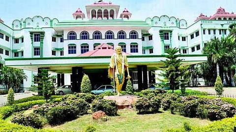 இலங்கை குற்றவாளிகள் தப்பிய சம்பவம்: உதவி செய்த அதிகாரிகள் மீது எடுக்கப்பட்ட நடவடிக்கை என்ன?﻿ - ﻿அரசு அறிக்கை தர நீதிமன்றம் உத்தரவு﻿