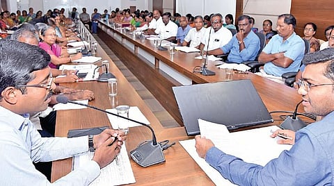 கோவை மாநகராட்சி பள்ளிகளுக்கு 100 சதவீதம் தேர்ச்சி இலக்கு: தலைமை ஆசிரியர்களுக்கு ஆணையர் உத்தரவு