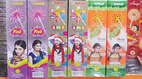 சிவகாசியில் தயாரிக்கப்படும் பசுமை பட்டாசுகள்.