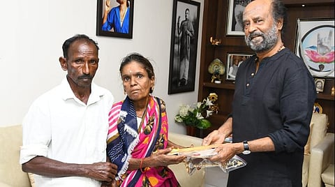 கஜா புயலால் பாதித்த 10 குடும்பங்களுக்கு வீடு வழங்கிய ரஜினி
