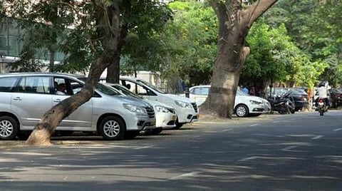 டெல்லியில் ஸ்டிரைக் எனக் கூறி அமெரிக்கப் பயணியை ஏமாற்றிய கார் ஓட்டுநர்: ரூ.90,000 மோசடி செய்தவர் சிக்கினார்  