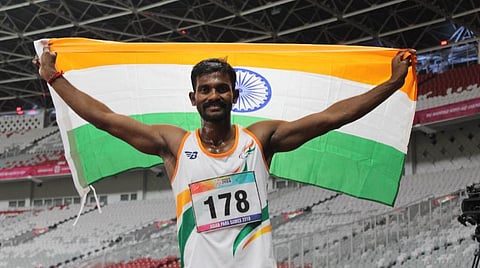 3-வது தங்கம் வென்றார் குணசேகரன்
