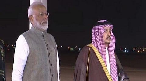 ரியாத் சென்ற பிரதமர் மோடிக்கு உற்சாக வரவேற்பு அளிக்கப்பட்ட காட்சி : படம் ஏஎன்ஐ