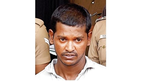 கொள்ளிடம் போலீஸாருக்கான நீதிமன்ற அனுமதி இன்றுடன் முடிகிறது﻿: ﻿திருச்சி, மதுரை, கர்நாடகா போலீஸார் சுரேஷை காவலில் எடுக்க முயற்சி﻿