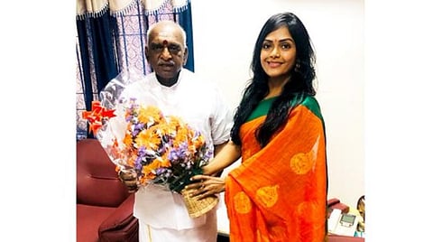 மோடிஜியின் ரசிகை, திருவள்ளுவர் சர்ச்சை, #GoBackModi ட்ரெண்ட்: பாஜகவில் இணைந்த ரகசியம் பகிரும் ஜெயலட்சுமி