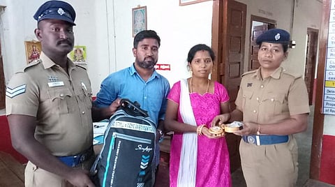 ரயிலில் பையைத் தொலைத்த மதுரை இளைஞர்: நகை, பணத்தை துரிதமாக மீட்டுக்கொடுத்த ரயில்வே போலீஸ்