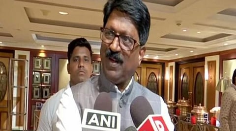 சிவசேனா எம்.பி. அரவிந்த் சாவந்த் நிருபர்களுக்கு பேட்டி அளித்த காட்சி : படம் ஏஎன்ஐ