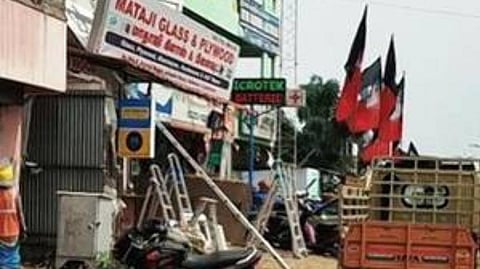 அதிமுக கொடிக்கம்பம் சாய்ந்து﻿ ﻿விபத்தில் பெண் சிக்கியது தொடர்பான கேமரா காட்சிகள் அழிக்கப்பட்டதா?﻿