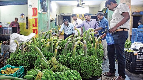 கோயம்பேடு சந்தையில் 10 டன் வாழைப்பழம் பறிமுதல்: உணவு பாதுகாப்புத் துறை நடவடிக்கை
