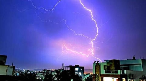 பாகிஸ்தானில் மின்னல் தாக்கி 20 பேர் பலி