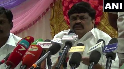 மாமன், மச்சான் உறவுகளைக் கடந்து அதிமுக வேட்பாளர்களை வெற்றிபெறச் செய்ய வேண்டும்: நிர்வாகிகளுக்கு அமைச்சர் ராஜேந்திரபாலாஜி அறிவுறுத்தல்
