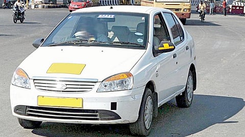 அலுவலக நேரங்களில் கூடுதலாக வசூலிப்பு﻿: ﻿கால்டாக்ஸி கட்டணத்தை அரசு நிர்ணயிக்க வேண்டும்﻿ - ﻿மீட்டர் பொருத்தவும் பொதுமக்கள் கோரிக்கை﻿