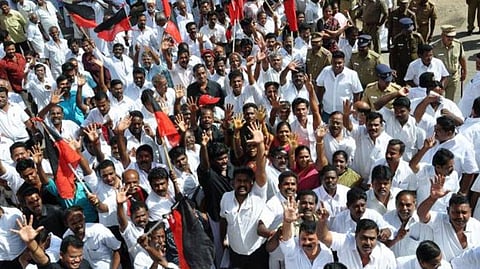 சிவகங்கை நகராட்சி தலைவர் பதவிக்கு ‘சீட்’பெற திமுகவில் கடும் போட்டி﻿