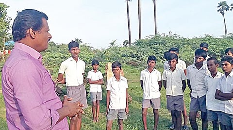 சிவகளை தொல்லியல் களத்தை பார்வையிட்ட பள்ளி மாணவர்கள்