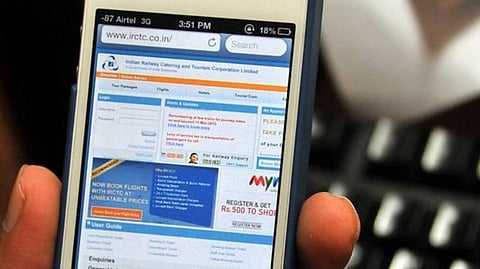 ஐஆர்சிடிசி ஆன்லைன் சேவை கட்டணம் வசூல் எதிரொலி﻿: ﻿ரயில் டிக்கெட் முன்பதிவு மையங்களில் 30 சதவீதம் கூட்டம் அதிகரிப்பு ﻿