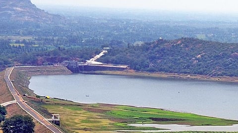 கல்வராயன் மலையடிவாரத்தில் உள்ள கோமுகி அணை.