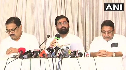 மும்பையில்  என்சிபி செய்தித் தொடர்பாளர் நவாப் மாலிக், ஜெயந்த் பாட்டீல், சிவசேனா மூத்த தலைவர் ஏக்நாத் ஷிண்டே ஆகியோர் நிருபர்களுக்குப் பேட்டி அளித்த காட்சி | படம்: ஏஎன்ஐ