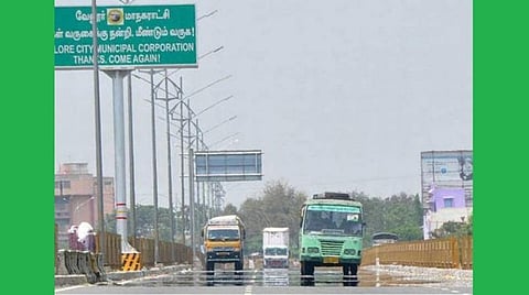 மதுரவாயல்-வேலூர் நெடுஞ்சாலை படுமோசம்: நீதிபதி புகாரில் தாமாக முன் வந்து உயர் நீதிமன்றம் வழக்குப் பதிவு  