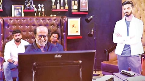 அனிருத் உள்ளிட்ட படக்குழுவினருடன் ரஜினிகாந்த்.