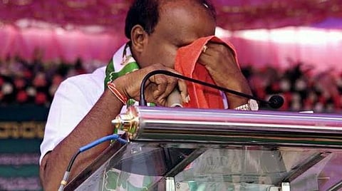 கிளிசரின் போட்டுக் கொண்டு அழுவதற்கு அவசியமில்லை: முன்னாள் முதல்வர் குமாரசாமி விளக்கம்