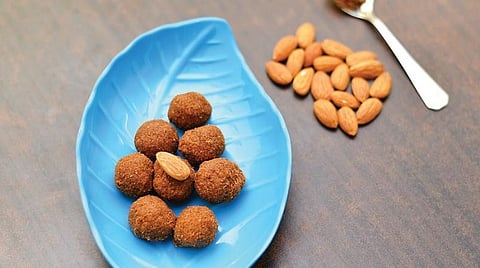 பல்சுவை பருப்பு சமையல்: உளுந்து லட்டு