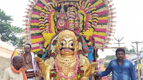 அண்ணாமலையார் கோயிலில் கார்த்திகை தீபத் திருவிழாவையொட்டி பூத வாகனத்தில் சந்திரசேகரர் மாட வீதியுலா வந்தார்.