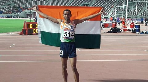 1500 மீட்டர் ஓட்டத்தில் தங்கம் வென்ற மகிழ்ச்சியில் இந்திய வீரர் அஜய் குமார் சரோஜ்