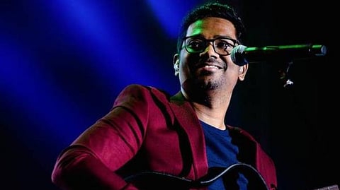 படங்களில் பெண்களைக் காட்சிப் பொருளாக்குவதை நிறுத்த வேண்டிய நேரம்: ஷான் ரோல்டன்  எச்சரிக்கை 