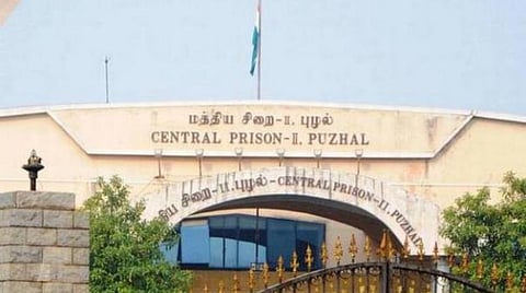 கைவினை பொருட்கள் தயாரிக்க புழல் சிறை கைதிகளுக்கு பயிற்சி