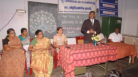 செங்கோட்டையில் பள்ளி மாணவிகளுக்கு சட்ட விழிப்புணர்வு முகாம்: மாவட்ட நீதிபதி மாரிக்காளை பங்கேற்பு