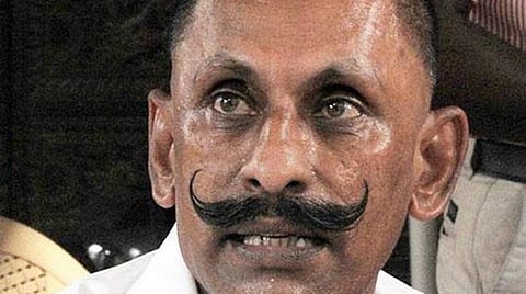 உச்ச நீதிமன்ற உத்தரவுப்படி சிலை கடத்தல் ஆவணங்களை அரசிடம் ஒப்படைக்க வேண்டும்: பொன் மாணிக்கவேலுக்கு உத்தரவு