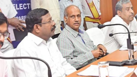 சென்னை மற்றும் 9 மாவட்டங்களைத் தவிர்த்து 27 மாவட்டங்களில் ஊரக உள்ளாட்சித் தேர்தல்: டிச.27 மற்றும் 30 தேதிகளில் வாக்குப்பதிவு; வேட்புமனு தாக்கல் நாளை தொடக்கம்