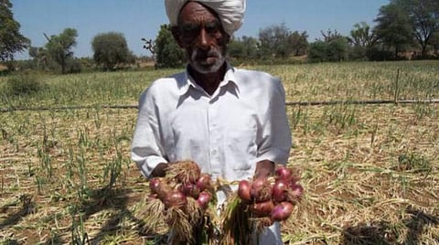 வெங்காய விலை உயர்வு; விவசாயிகளுக்கு லாபம் இல்லை; வர்த்தகர்களுக்கு தான் பயன்: சந்தை நிபுணர்கள் கருத்து