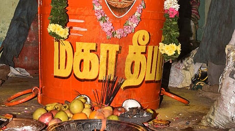 கார்த்திகை தீபத் திருவிழாவையொட்டி 2,668 அடி உயர அண்ணாமலையில் மகா தீபம் நாளை ஏற்றப்படுகிறது: ﻿35 லட்சம் பக்தர்கள் வருவார்கள் என எதிர்பார்ப்பு